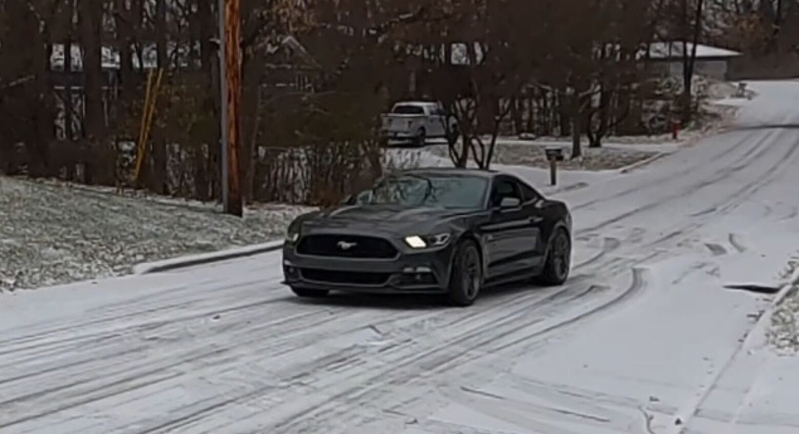 E não é que resulta?! Eis o primeiro Mustang GT S550 AWD... com partes Toyota e Jeep