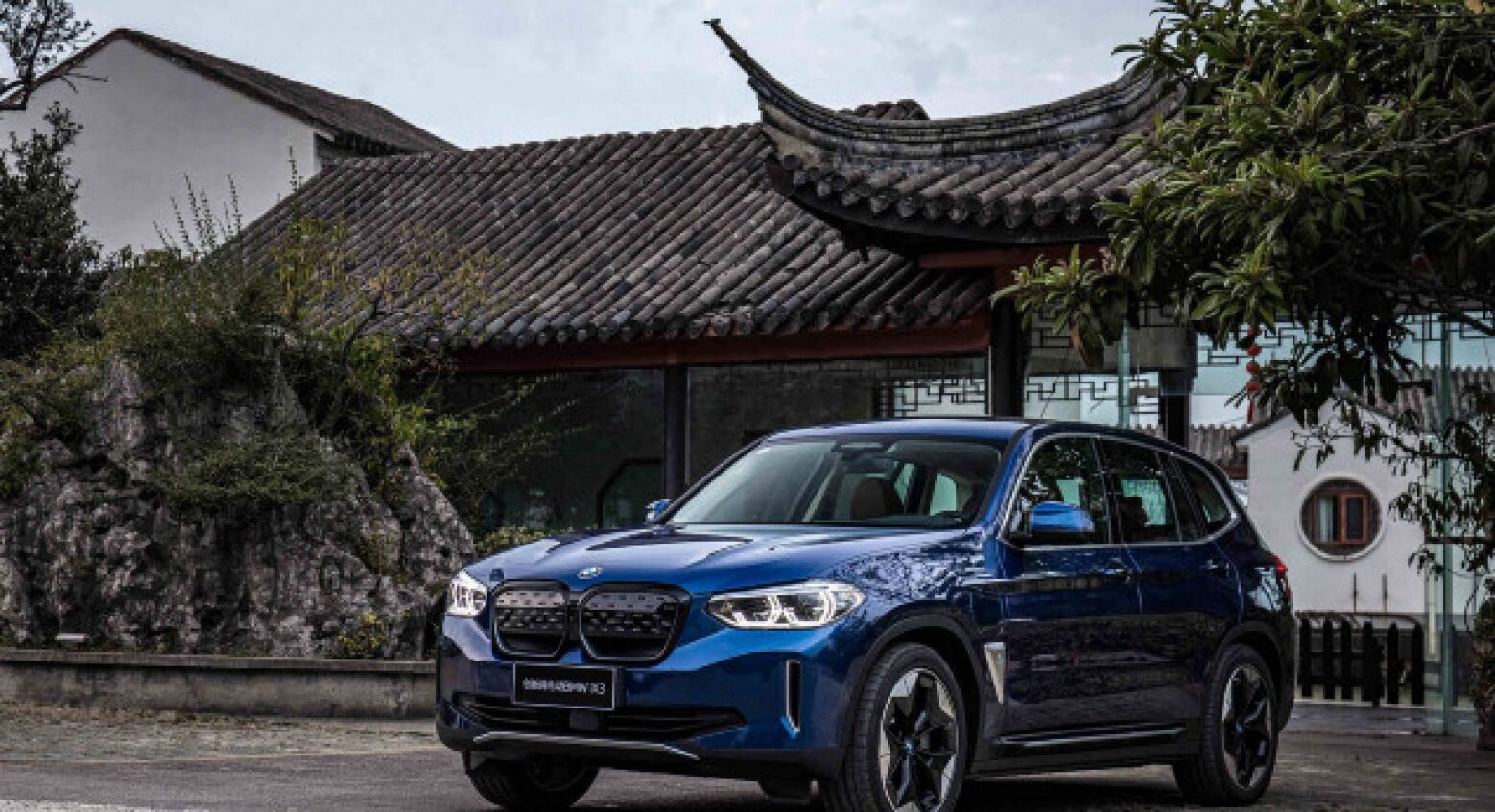 Para fazer novas células. BMW vai reciclar terras raras das baterias na China