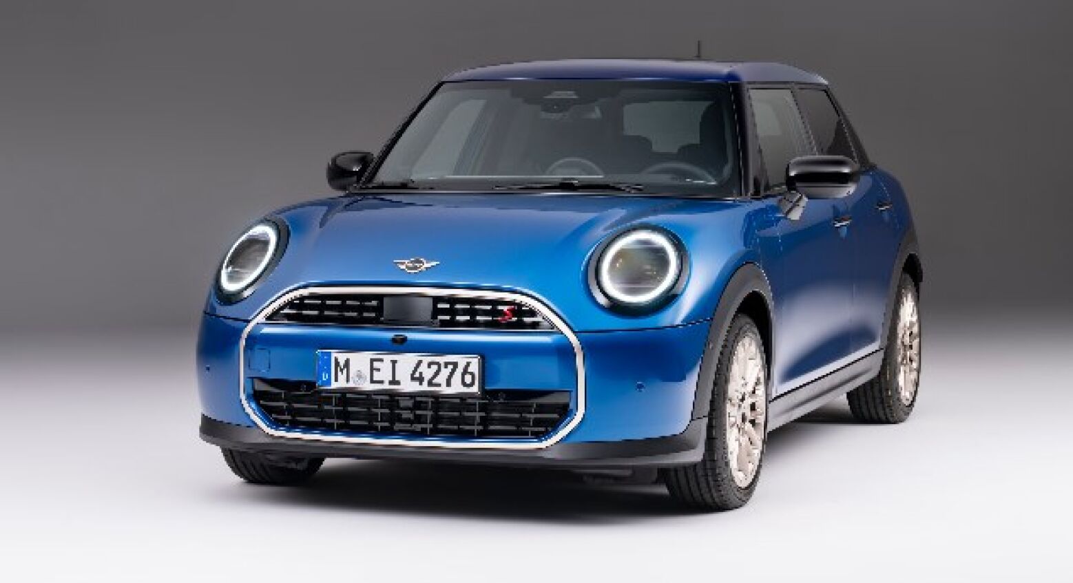 Já com preços. Novo Mini Cooper 5 portas ganha espaço e potência