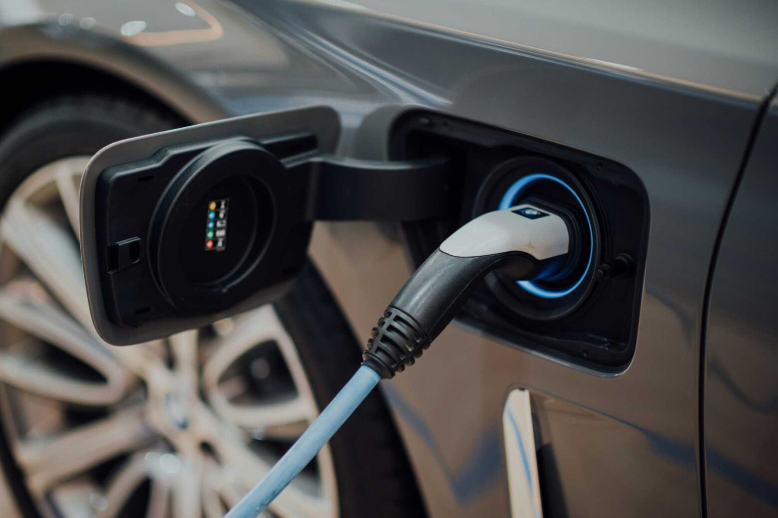 Governo simplifica carregamento de carros elétricos