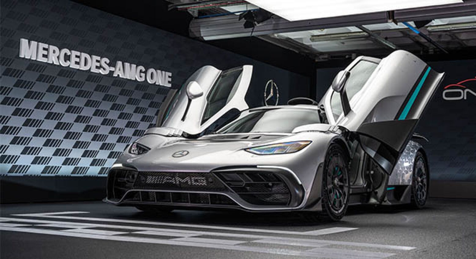 Único Mercedes-AMG One português entregue pela Soc. Com. C. Santos