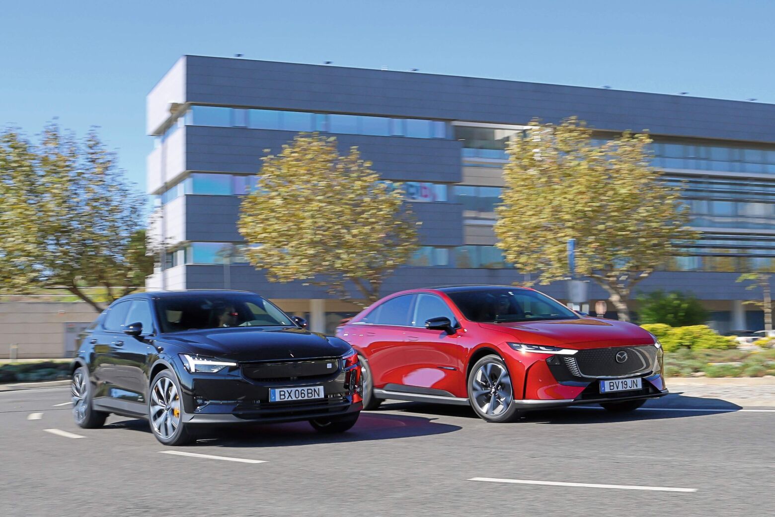 Frente a Frente: Mazda 6e vs Polestar 2