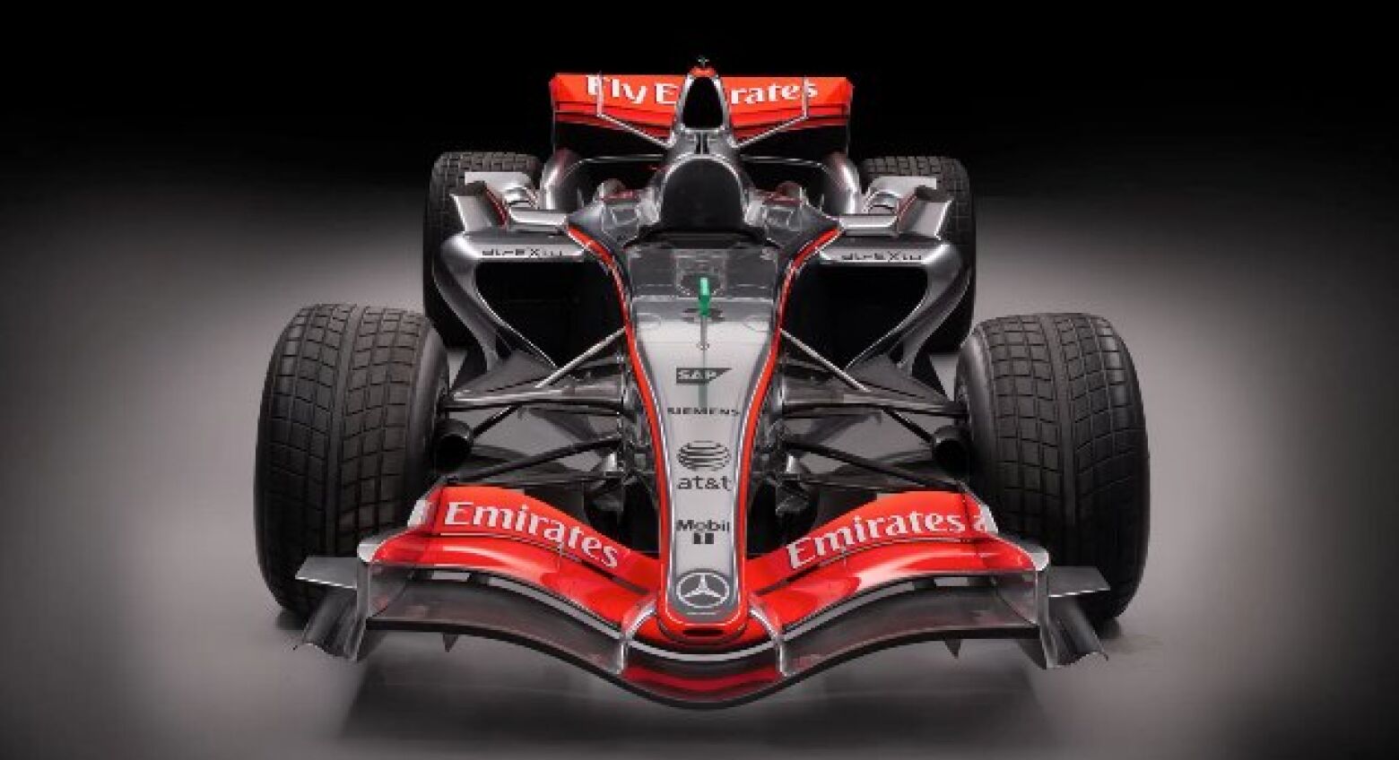 Sonha com um F1? McLaren-Mercedes MP4-21 conduzido por Hamilton vai a leilão!