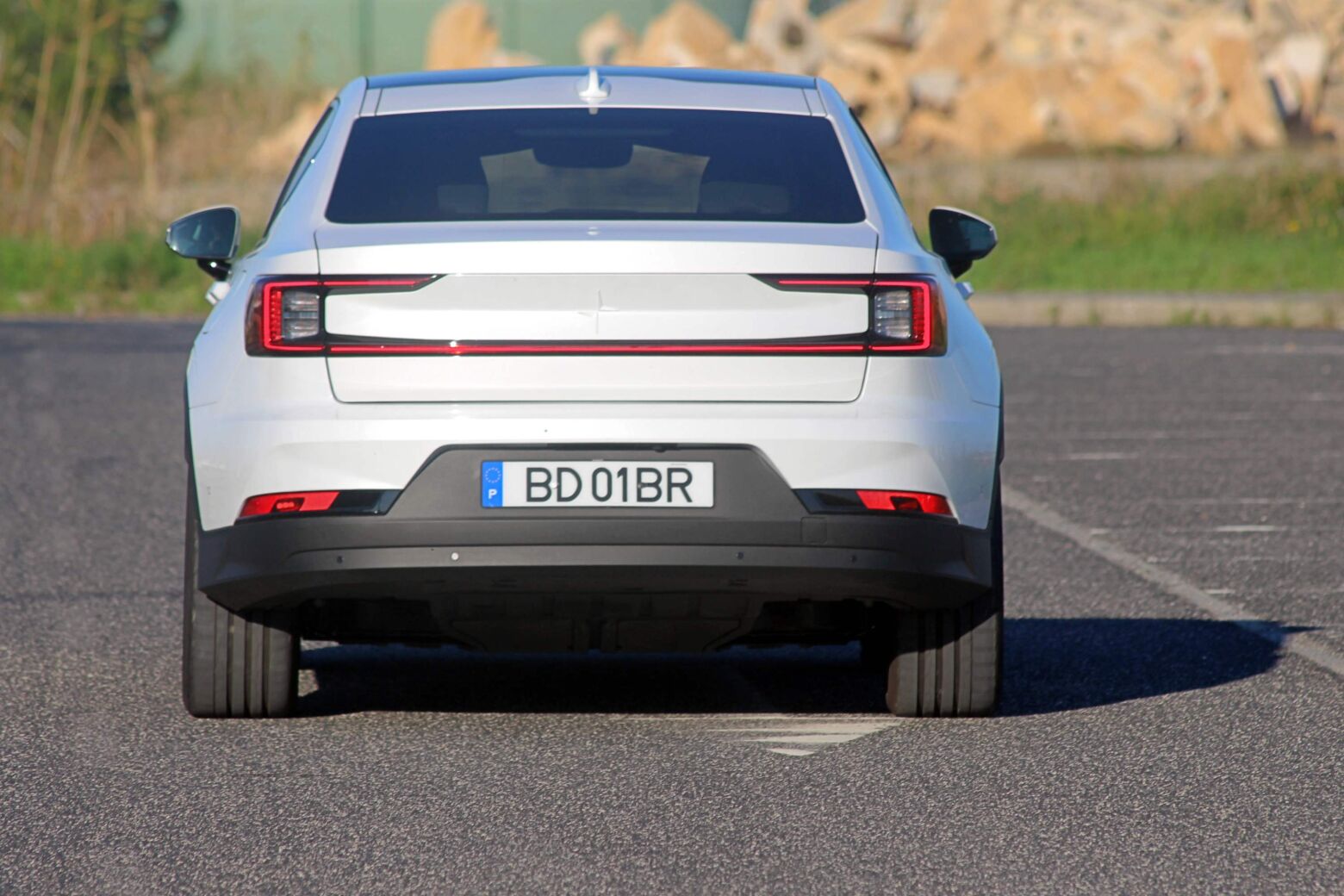 Polestar enfrenta problemas sucessivos com câmaras traseiras