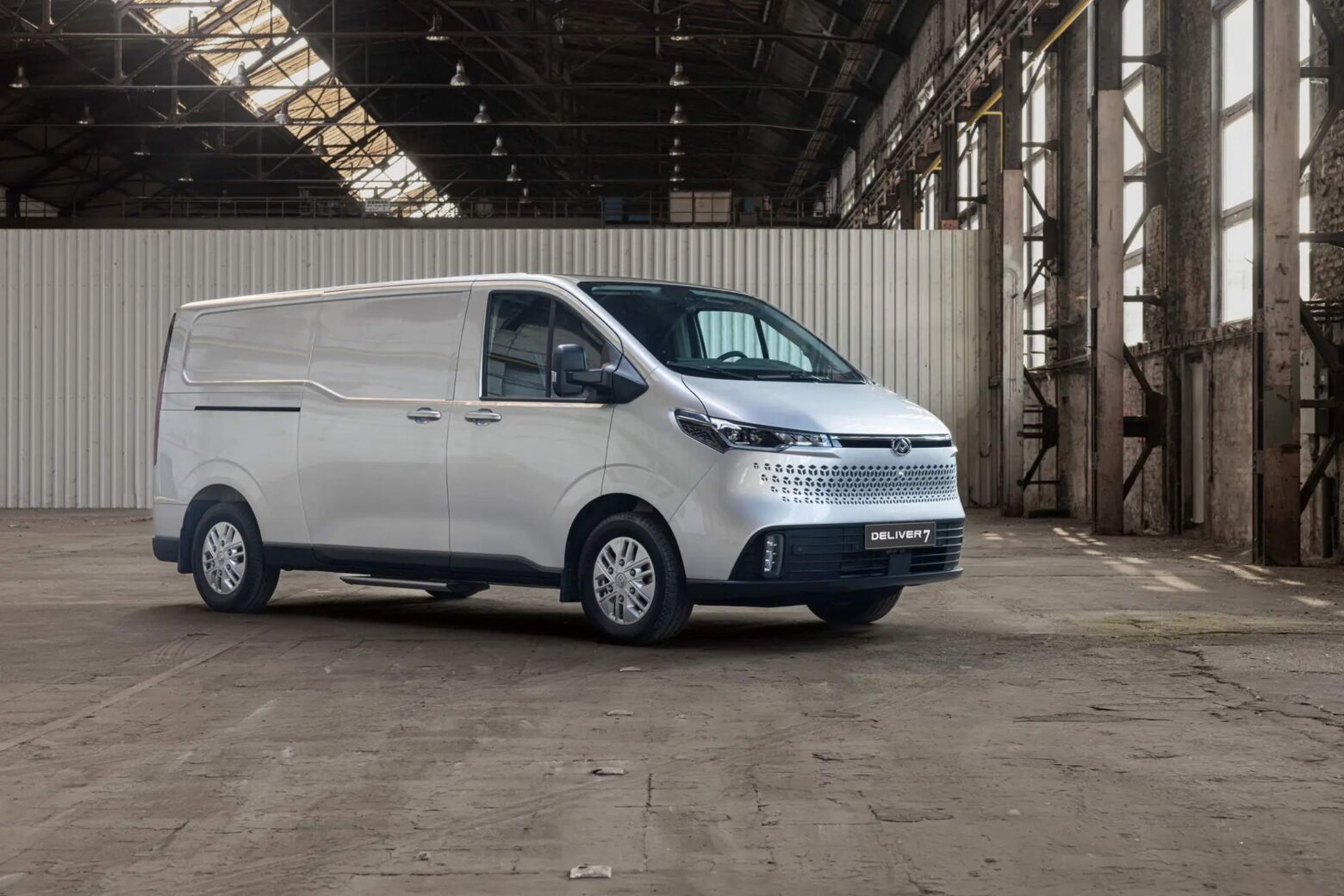 Maxus lan&ccedil;a novo comercial Deliver 7 com motor diesel