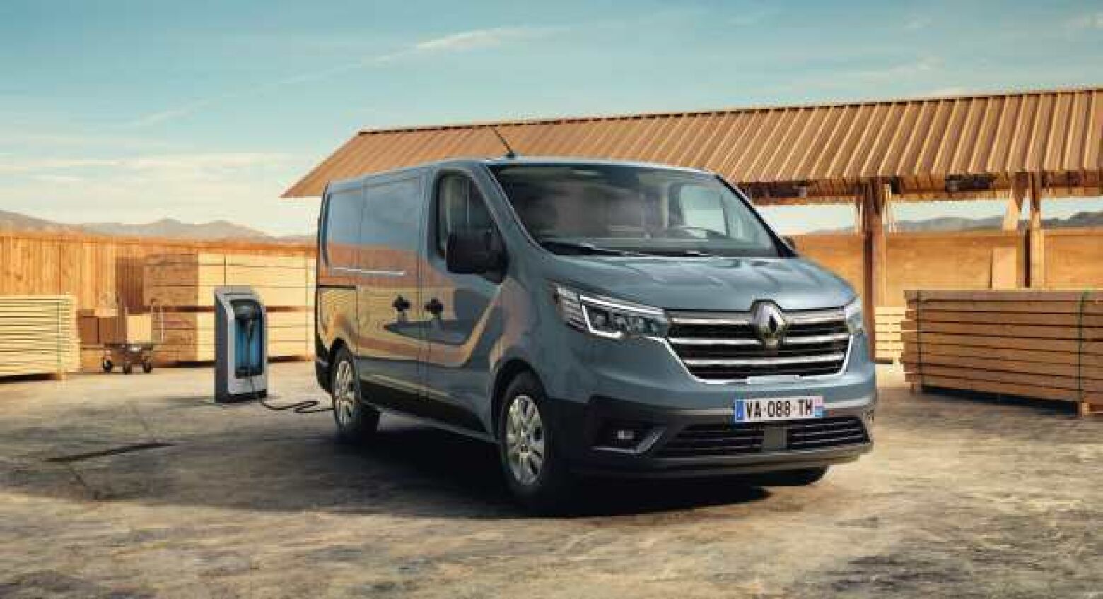 Renault conclui eletrificação de comerciais com Trafic E-Tech