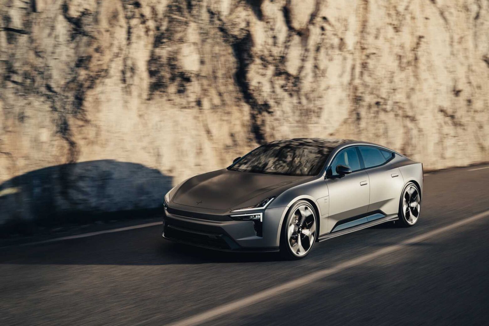Polestar 5 apresentado com até 872 cv de potência