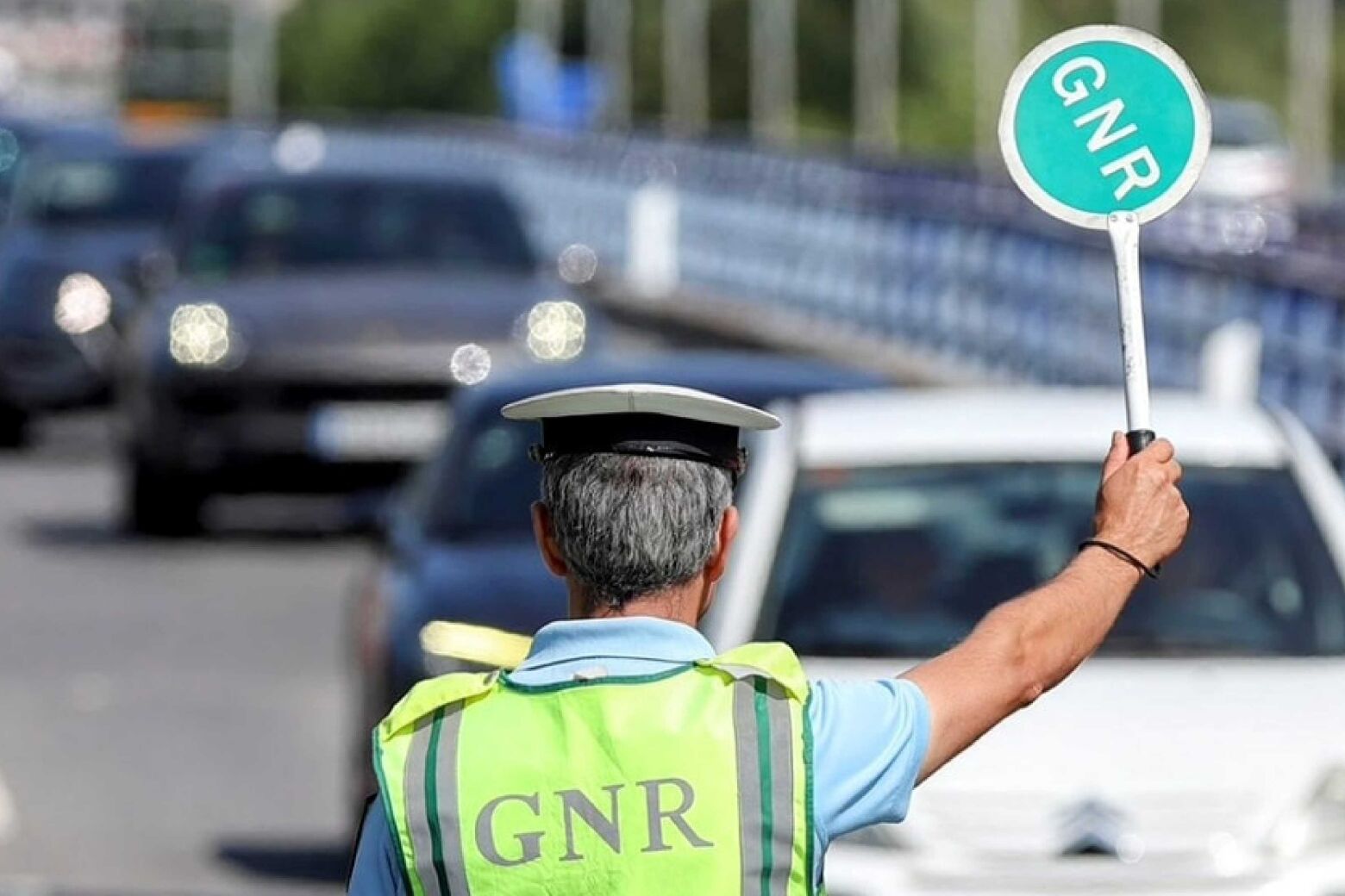 Este hábito no carro pode custar-lhe até 300 euros de multa