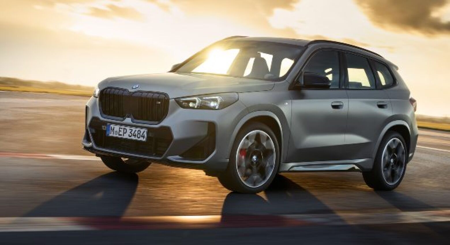 A prometer 5,4s nos 0-100 km/h. BMW apresenta o X1 M35i xDrive