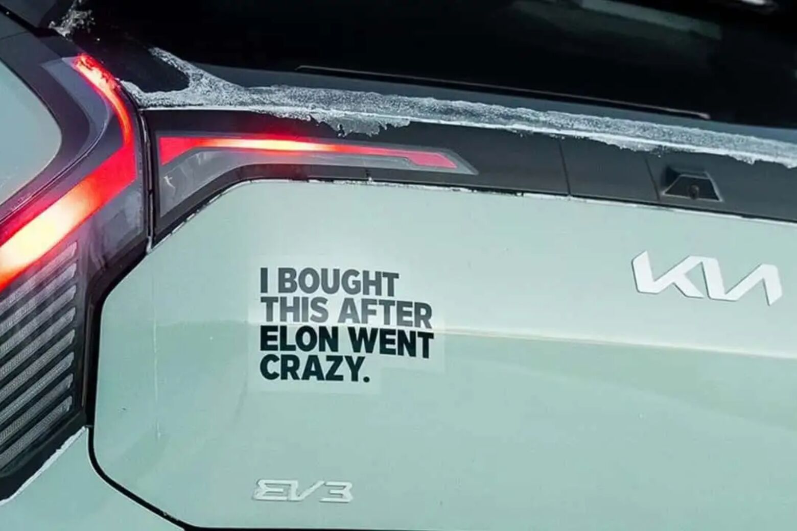 Kia provoca Tesla com campanhas publicitárias anti-Elon Musk