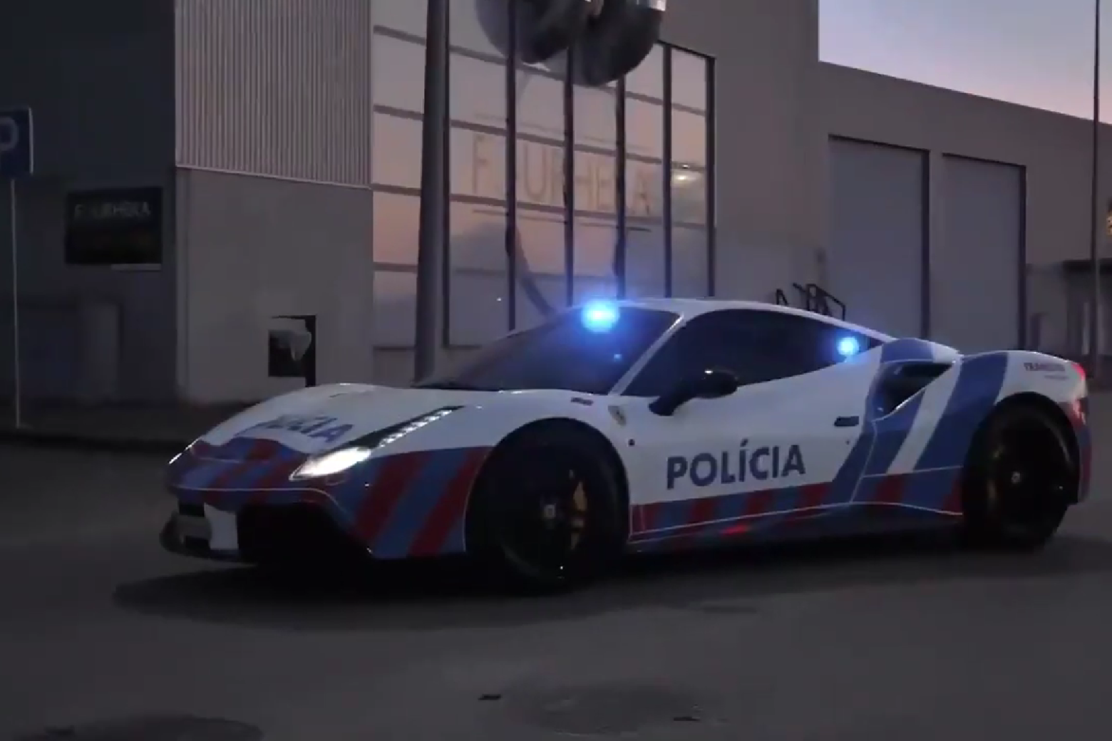 PSP acrescenta Ferrari 488 GTB à frota portuguesa