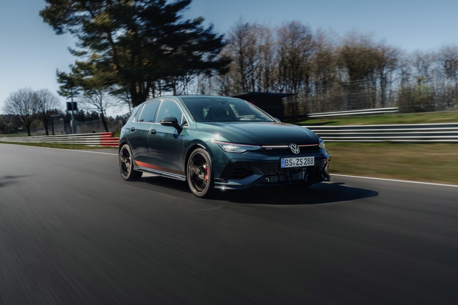 Golf GTI &eacute; o novo carro de tra&ccedil;&atilde;o dianteira mais r&aacute;pido no N&uuml;rburgring