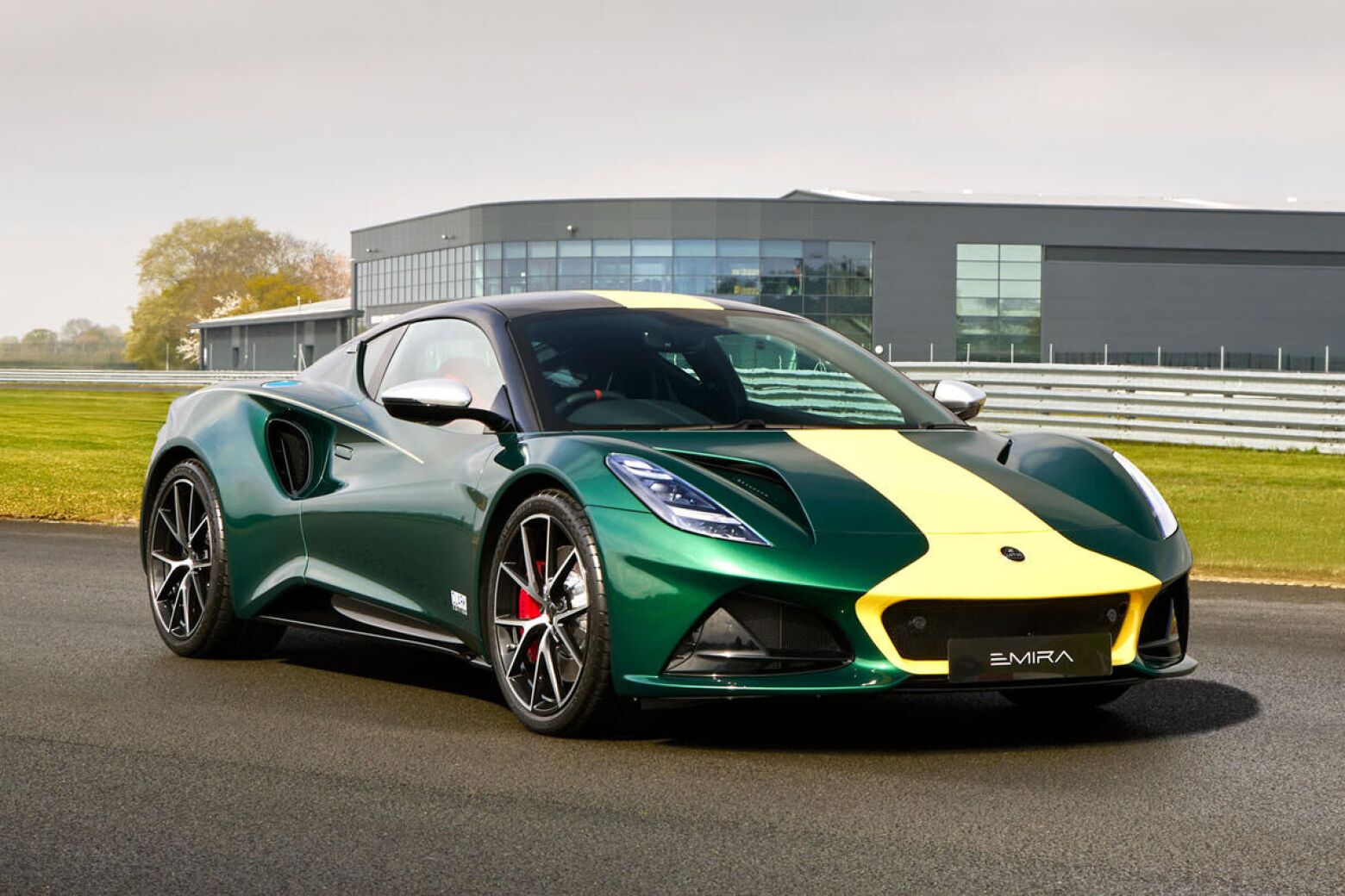 Lotus Emira "Jim Clark Edition" presta tributo a lenda da F1