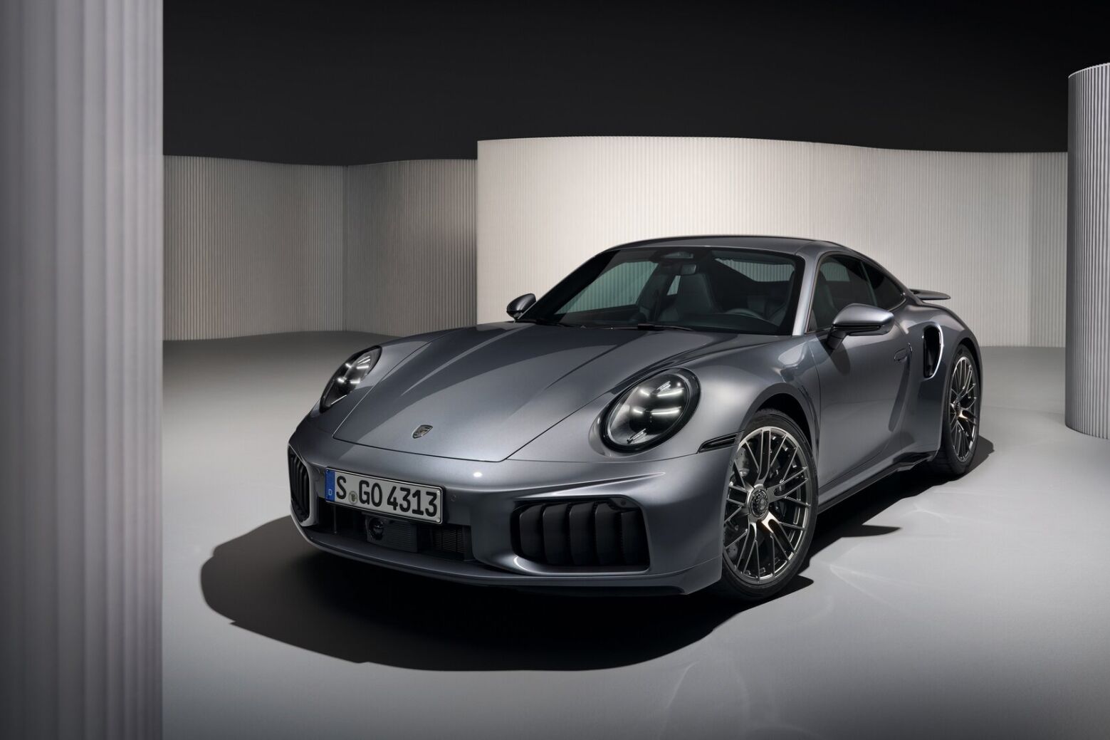 Novo Porsche 911 Turbo S híbrido já tem preços para Portugal