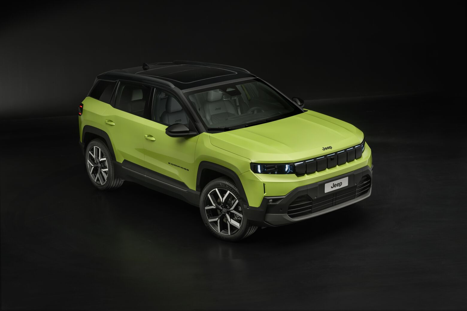 Jeep Compass renovado com versões híbridas e 100% elétricas