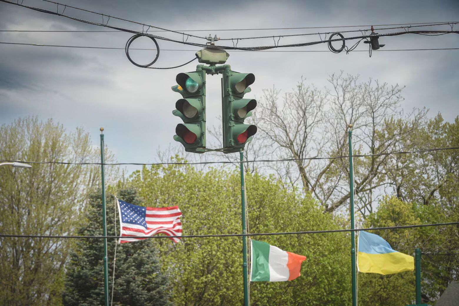 Este sem&aacute;foro &eacute; o &uacute;nico do mundo que funciona ao contr&aacute;rio