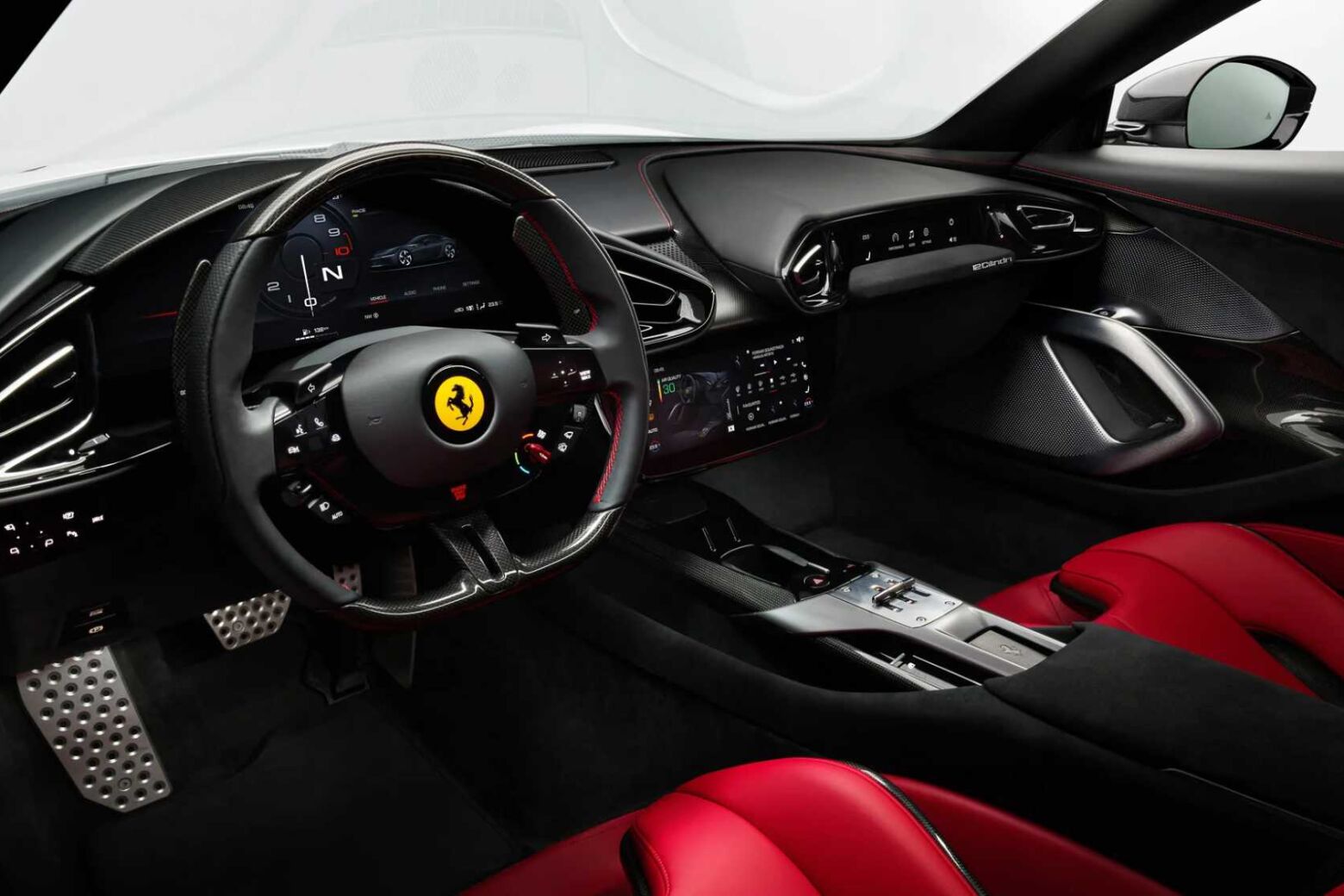 Ferrari volta aos botões físicos no interior dos seus carros