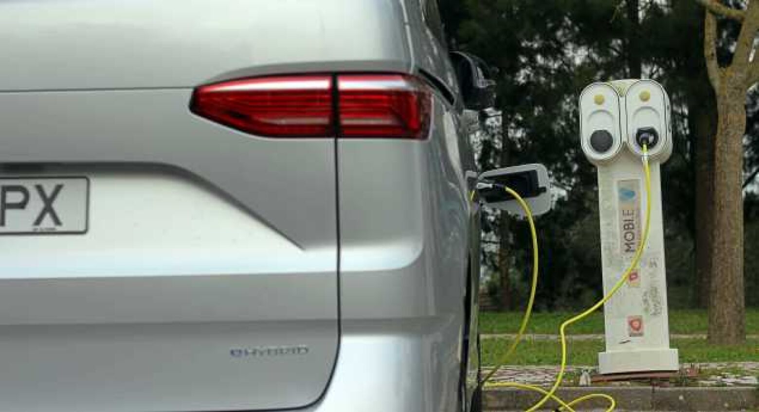 Parece simples! Sabe como carregar um veículo elétrico ou PHEV?