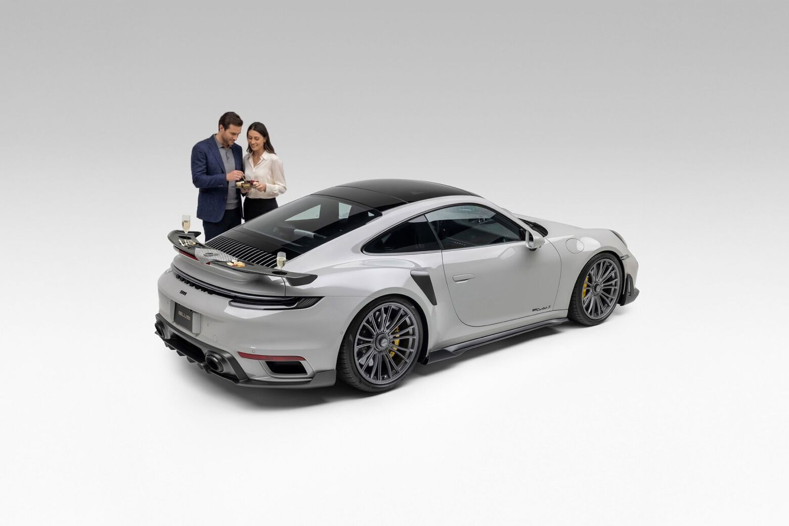 Spoiler Dine-11 transforma o aileron do 911 em mesa