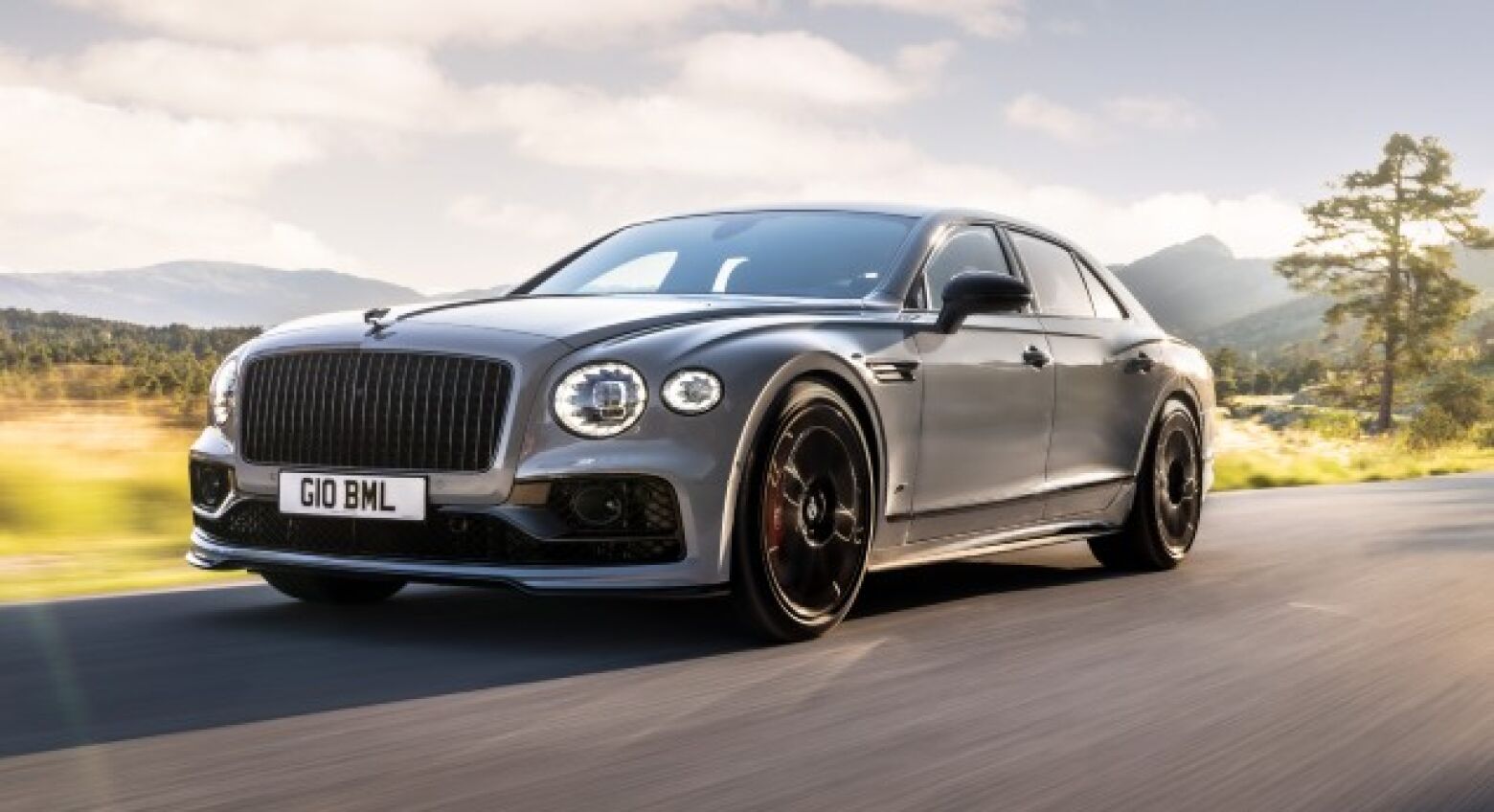 Para Goodwood. Bentley mostra primeiras imagens do Flying Spur S