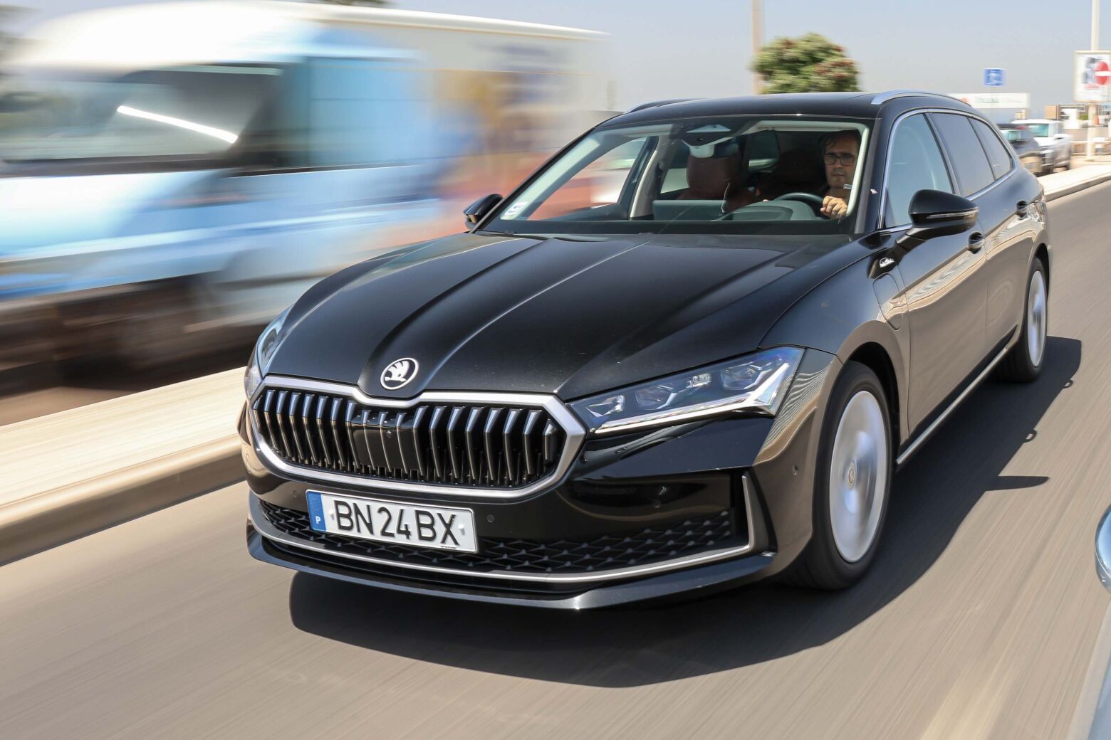 Skoda Superb Break L&K PHEV. Sofisticação à moda checa