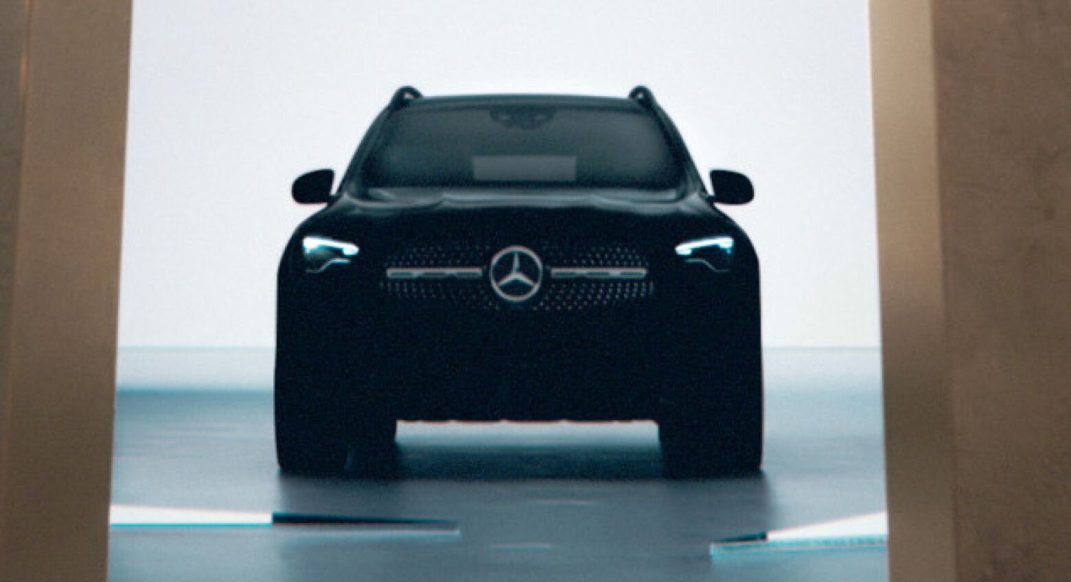Mercedes desvenda restyling do GLA e GLB a 16 de março