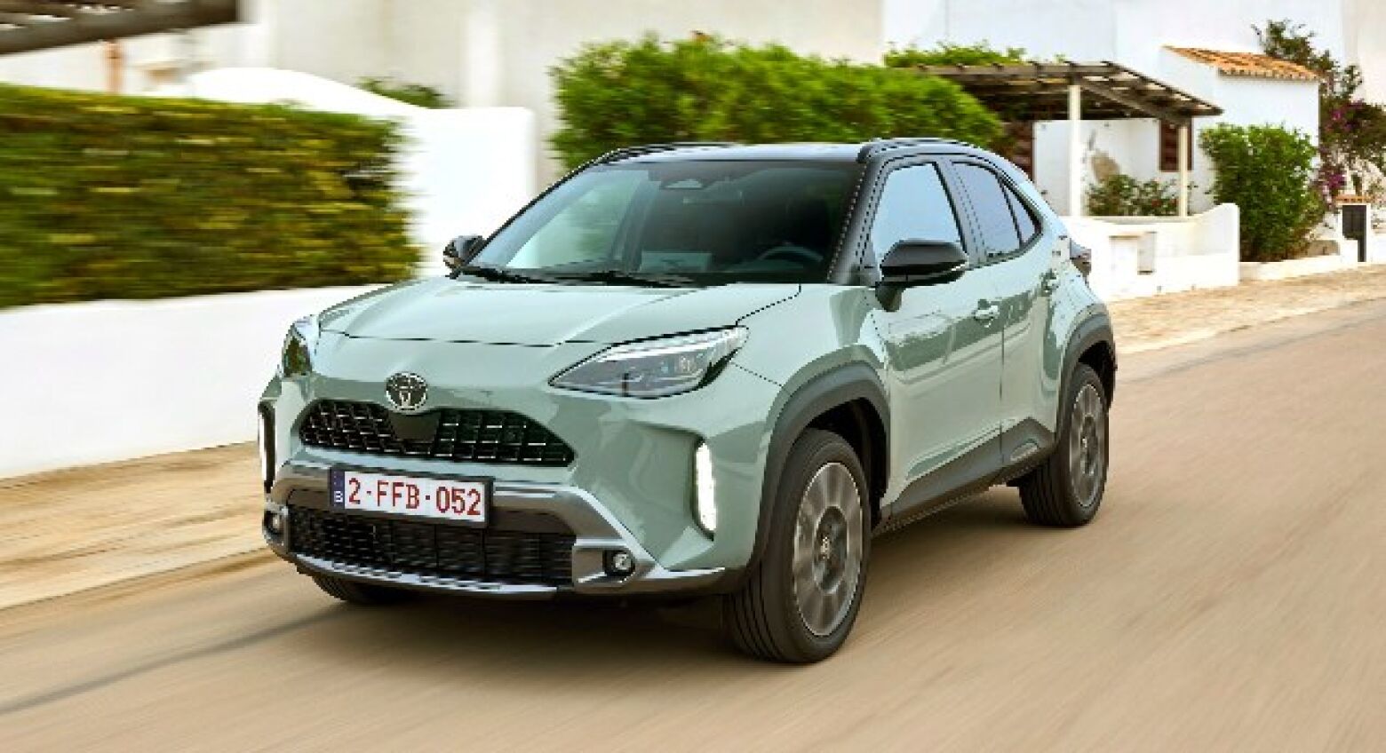 Ao volante. Toyota Yaris Cross reforça aposta híbrida e de segurança