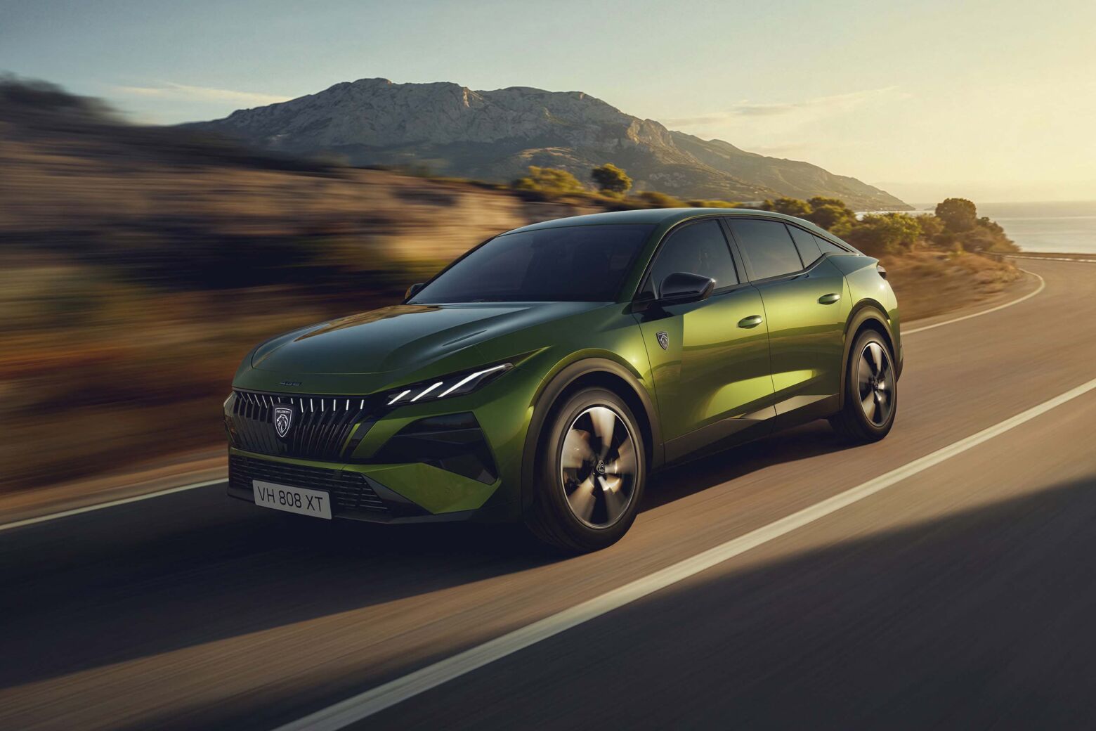 Peugeot abre encomendas para o renovado 408