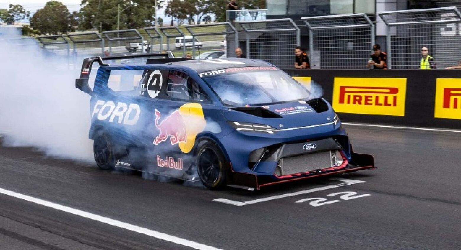 Mais rápida que um AMG GT3! Ford Supervan 4.2 EV soma recordes em Mount Panorama