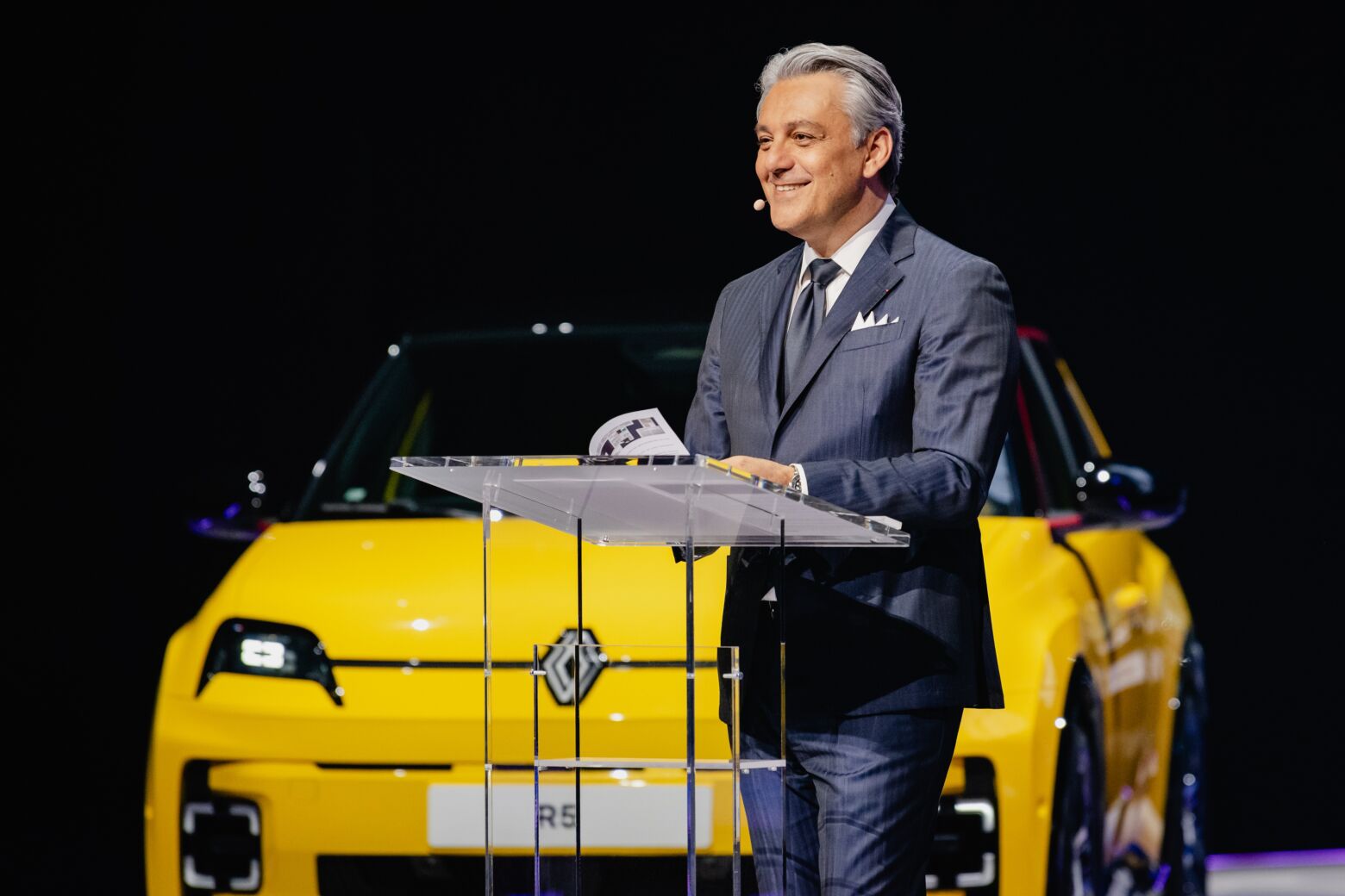 Renault inicia corrida à sucessão após saída de Luca de Meo