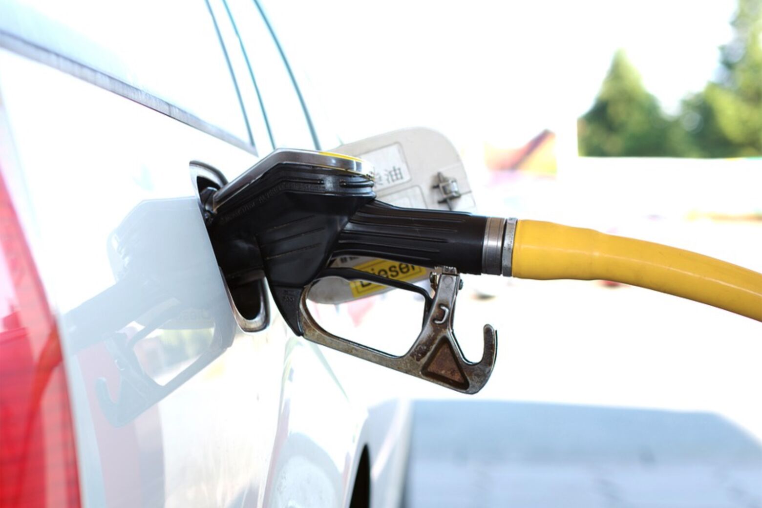 Abastecer o carro pode ser 15 € mais caro nestes distritos