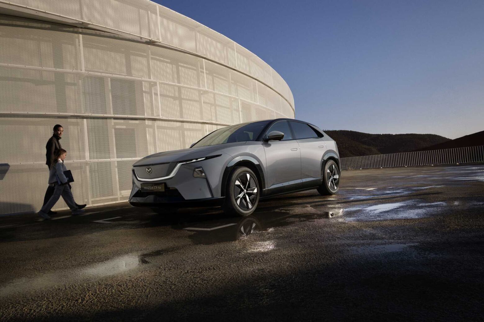 Mazda CX-6e estreia-se como SUV el&eacute;trico com 484 km de autonomia