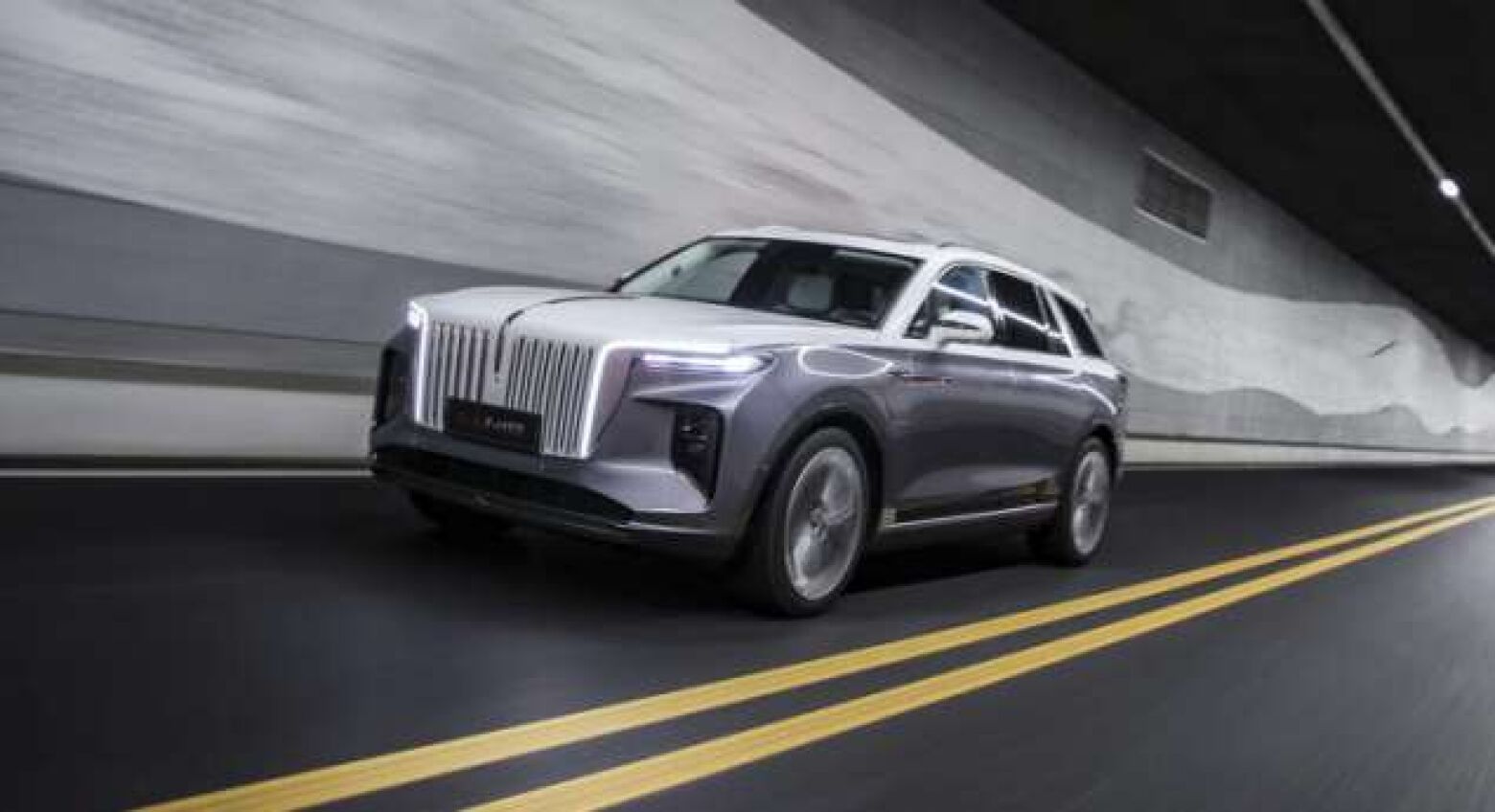 Chineses da Hongqi querem entrar na Alemanha com cópia do BMW X7