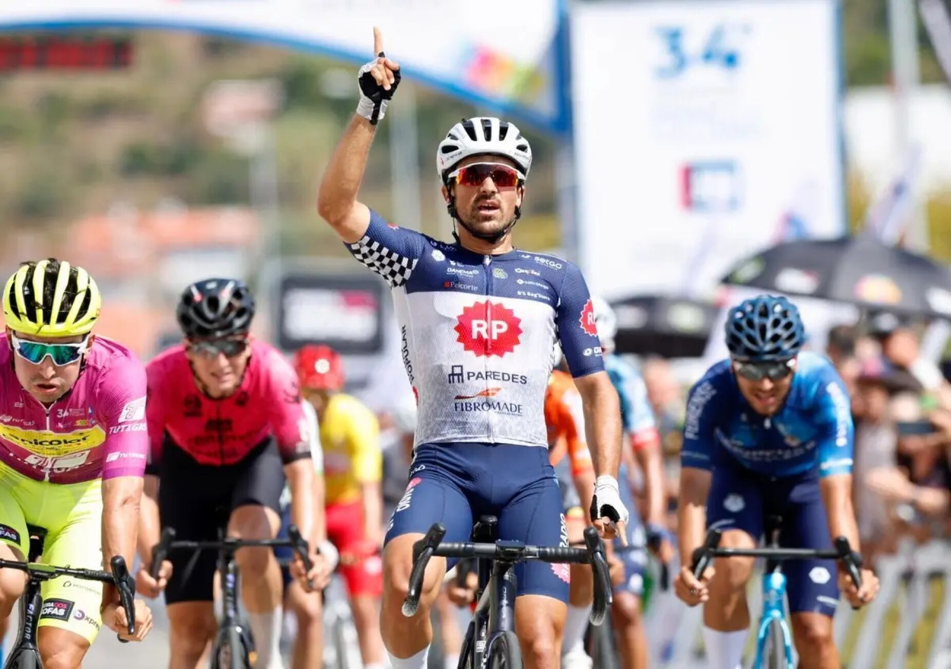 Raul Rota quebra ao sprint hegemonia de Tivani no Grande Prémio JN