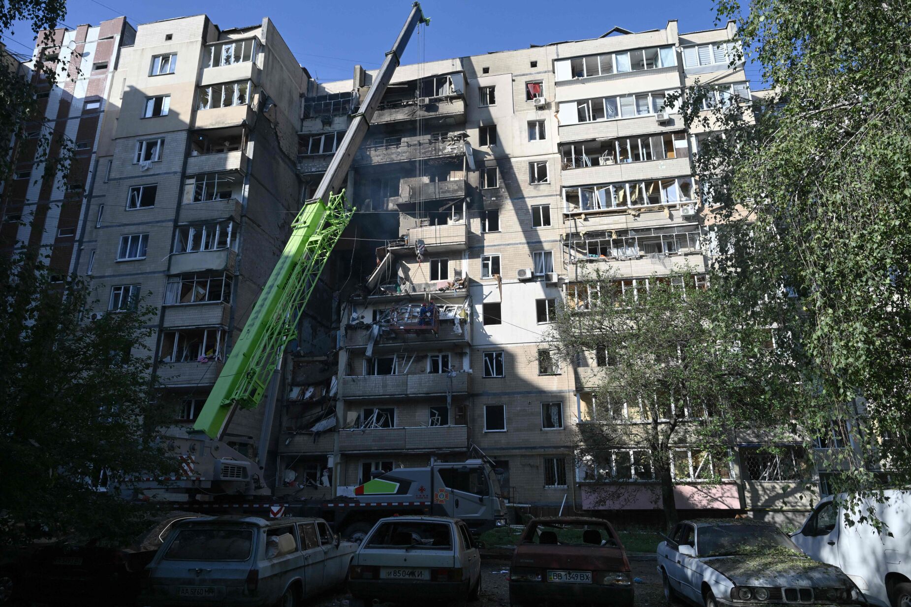 Ataque russo com drones e mísseis mata pelo menos duas pessoas em Kiev