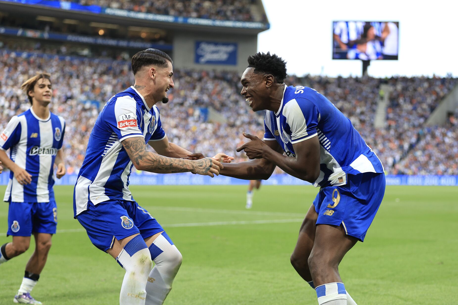 Samu lança o único fogo do dragão no duelo frente ao Nacional: FC Porto é mais líder. Veja o golo