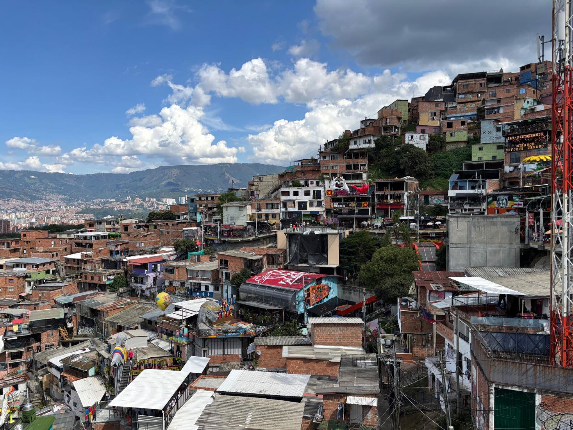 O ‘milagre’ de Medellín: a cidade a caminho da Comuna 13