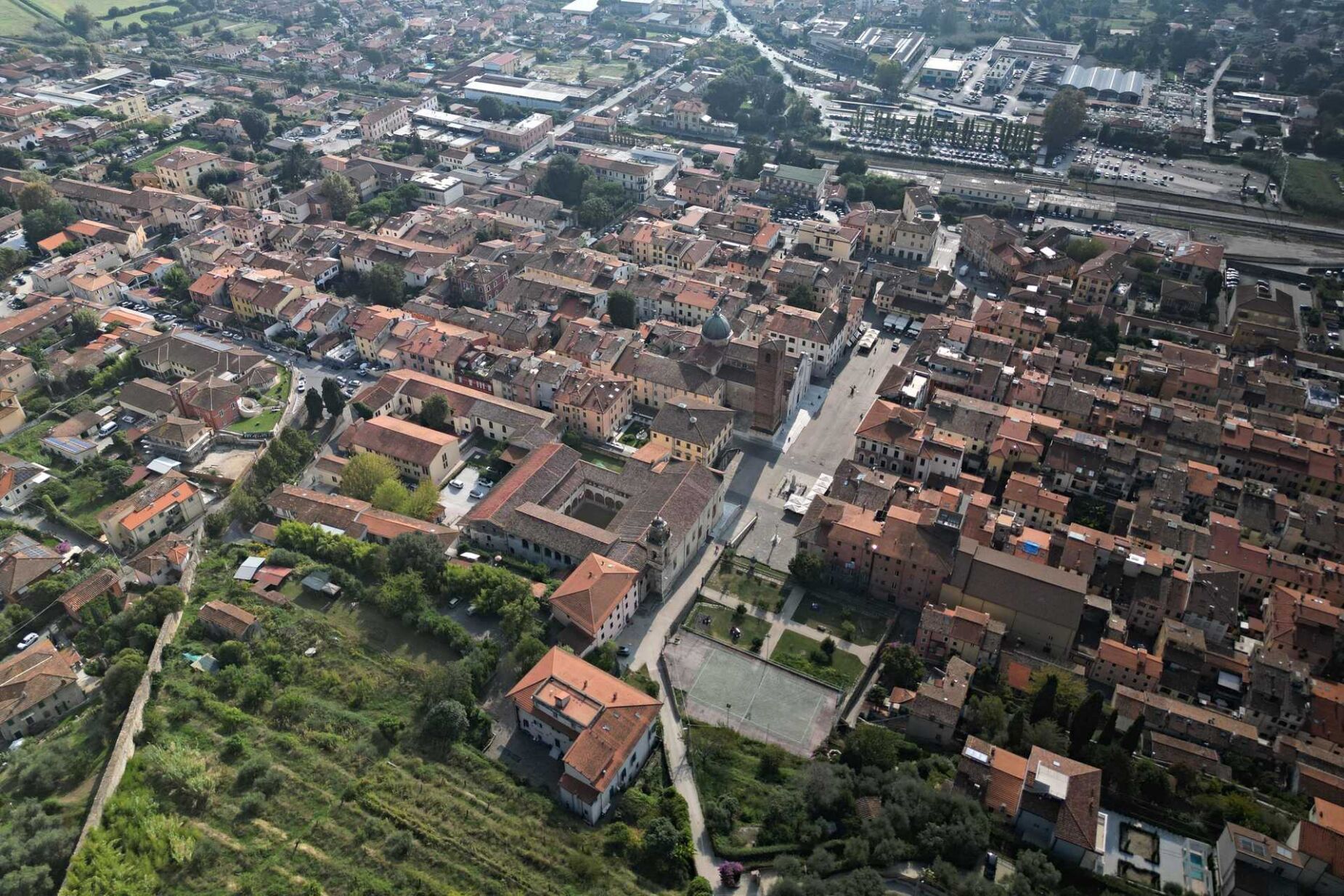 Meteorito ou avião? Estrondo "sentido por todos" na Toscana e Córsega causa mistério