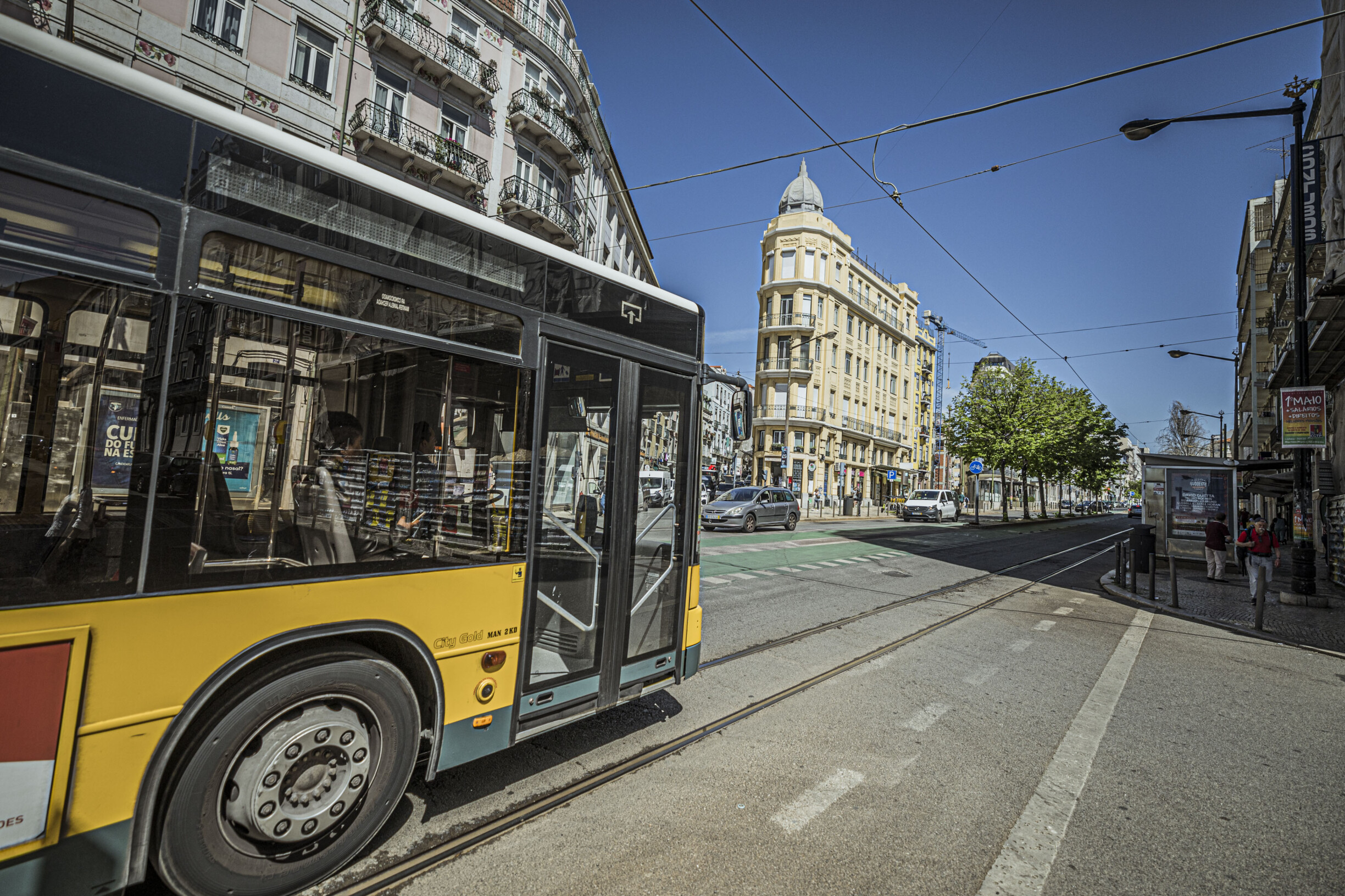 Lisbon Grinds to a Halt: Public Transport Strike on Eve of Santo António Festivities