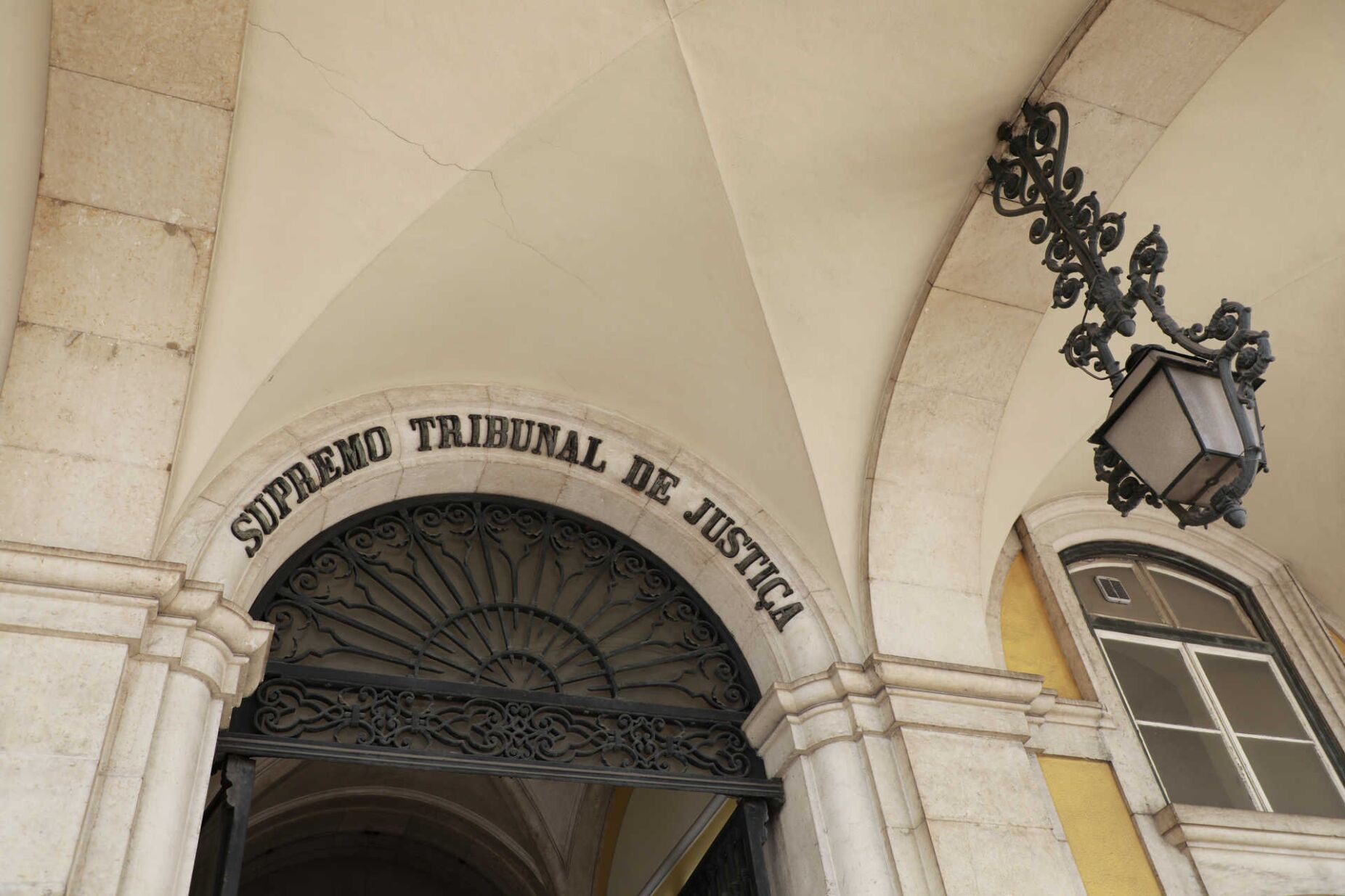 Novo ano judicial arranca com protesto silencioso à porta do Supremo Tribunal de Justiça
