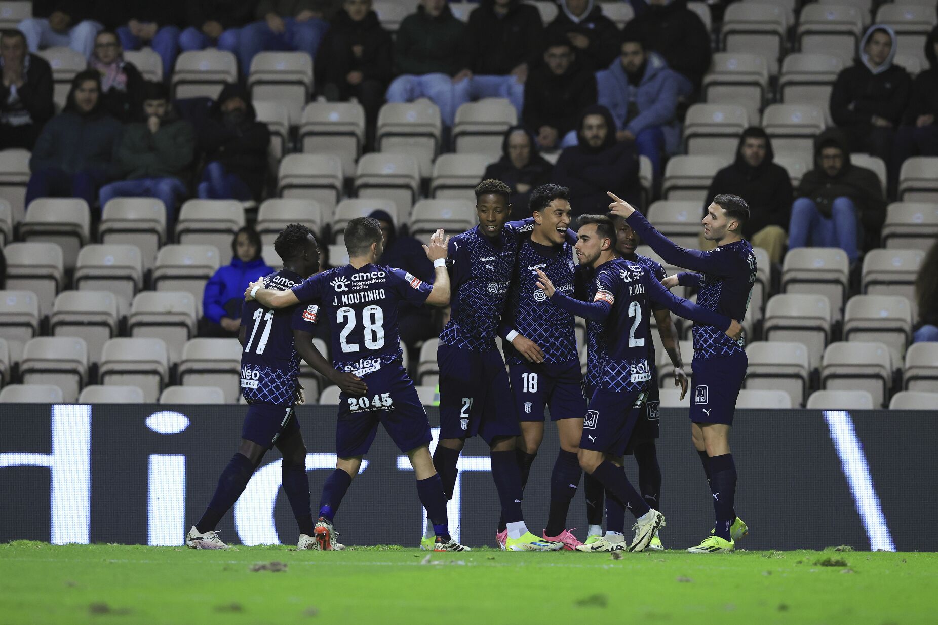 Liga BPI: Sporting goleia Famalicão e apanha Braga no segundo lugar