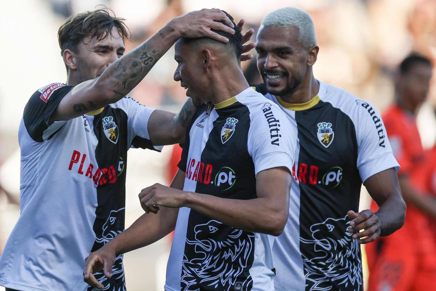 Farense e Vitória SC empatam a dois golos no Algarve. Veja os lances