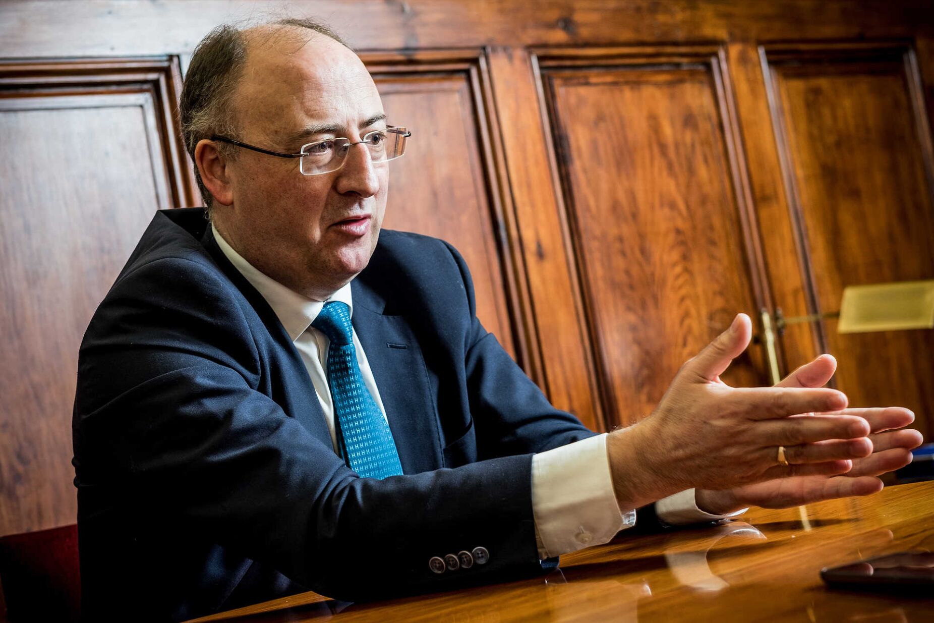 "Água em excesso também faz mal." Impostos sobre tabaco e álcool não vão aumentar, ministro defende decisão do Governo e pede "moderação"