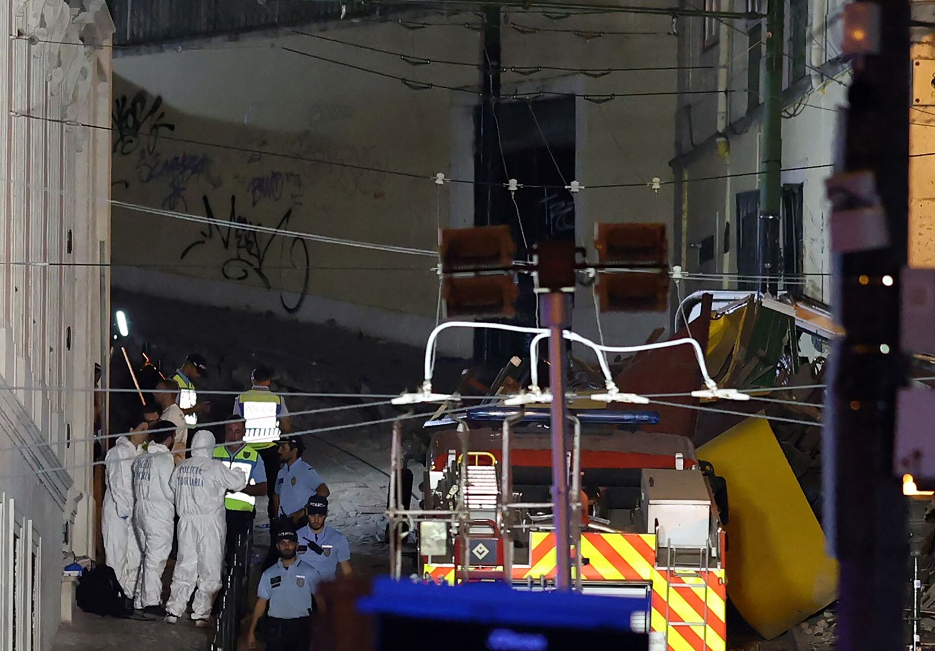 Medicina Legal ativou equipa de desastres para acelerar autópsias dos mortos no acidente com elevador da Glória