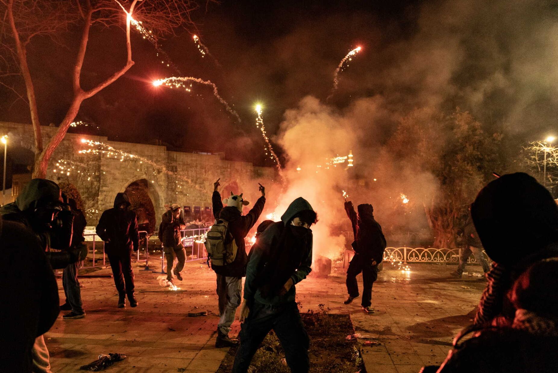 Mais de 340 pessoas detidas em protestos na Turquia contra detenção de autarca de Istambul