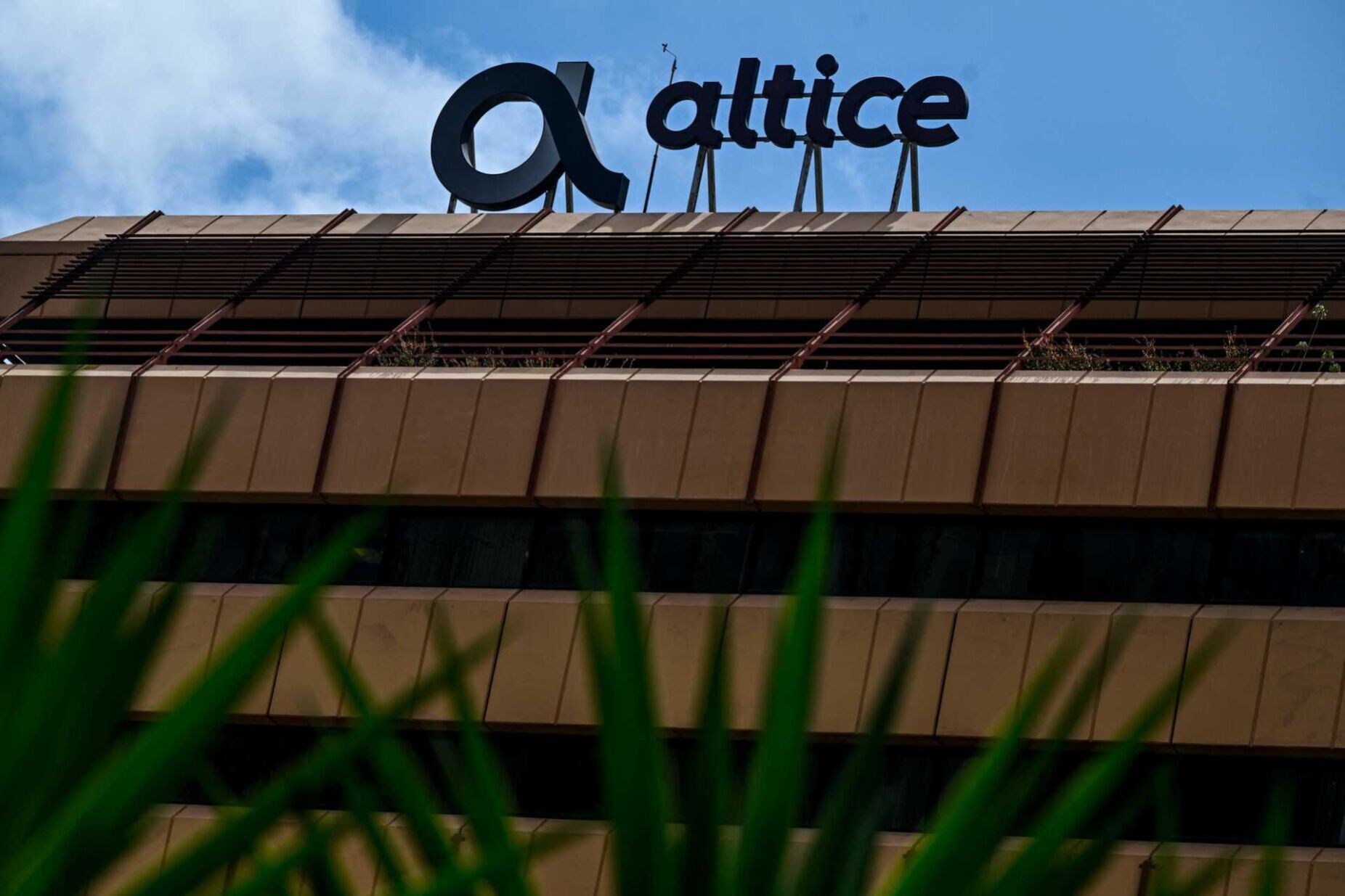 Altice corta mil empregos em Portugal para responder à "digitalização e inteligência artificial"