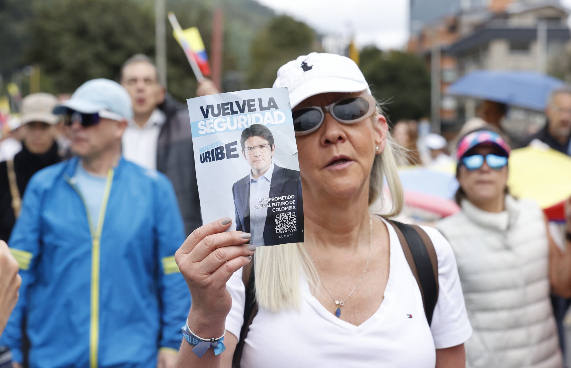 Uribe, o senador colombiano com uma vida marcada pela violência: mataram-lhe a mãe aos 4 anos e agora tentaram matá-lo