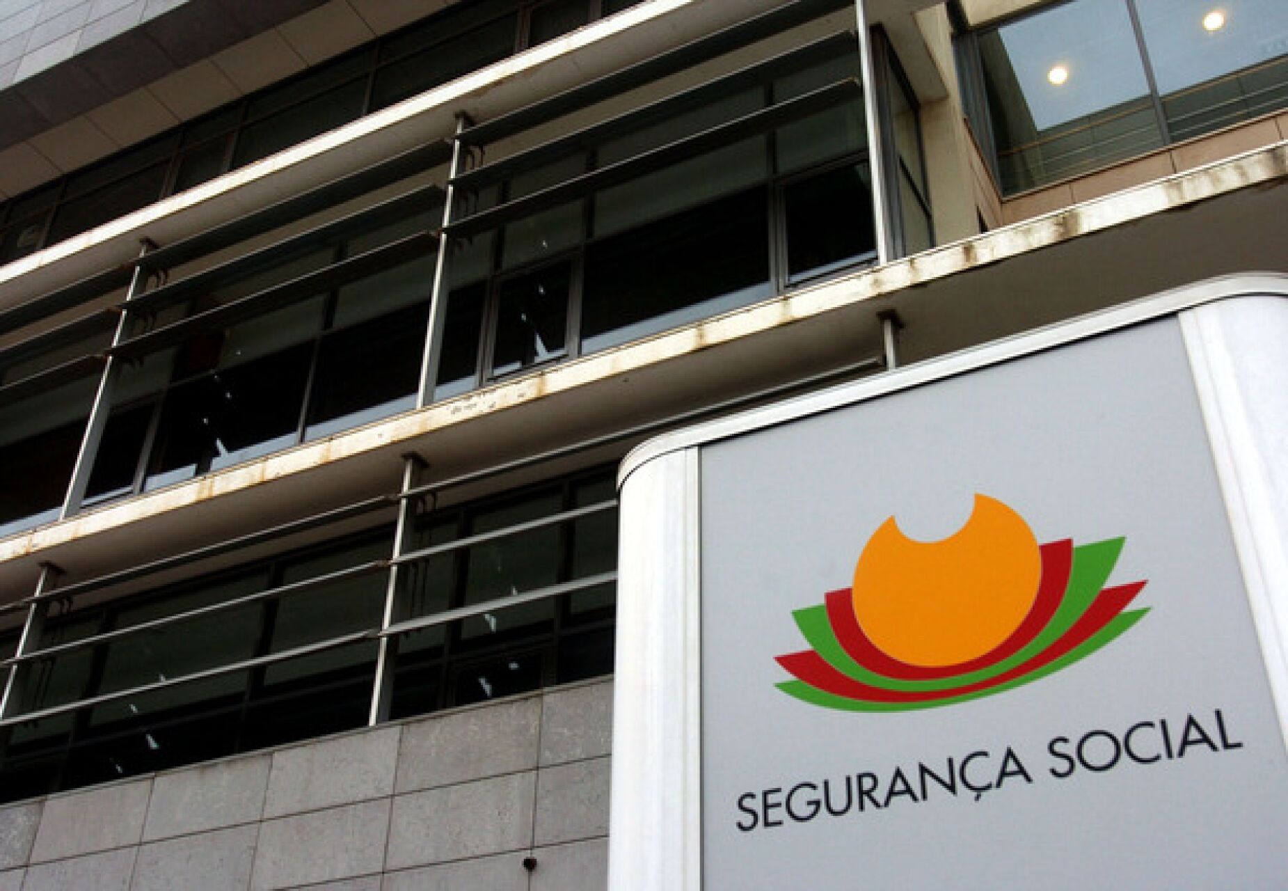 Sobe para 47 o número de detidos na operação da PJ que investiga burla na Segurança Social Direta