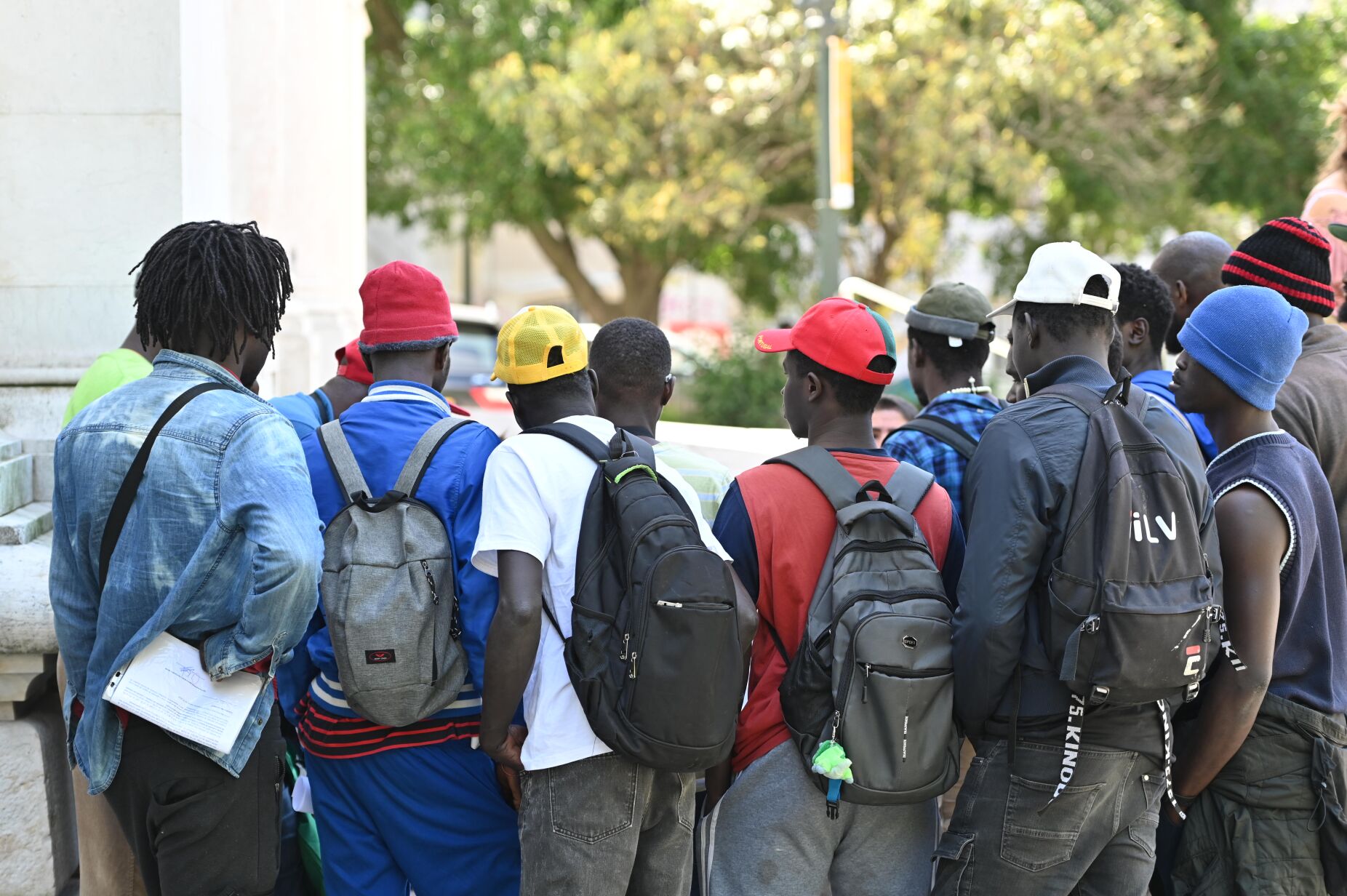 Imigrantes retirados de alojamento ilegal em Lisboa serão acompanhados para realojamento