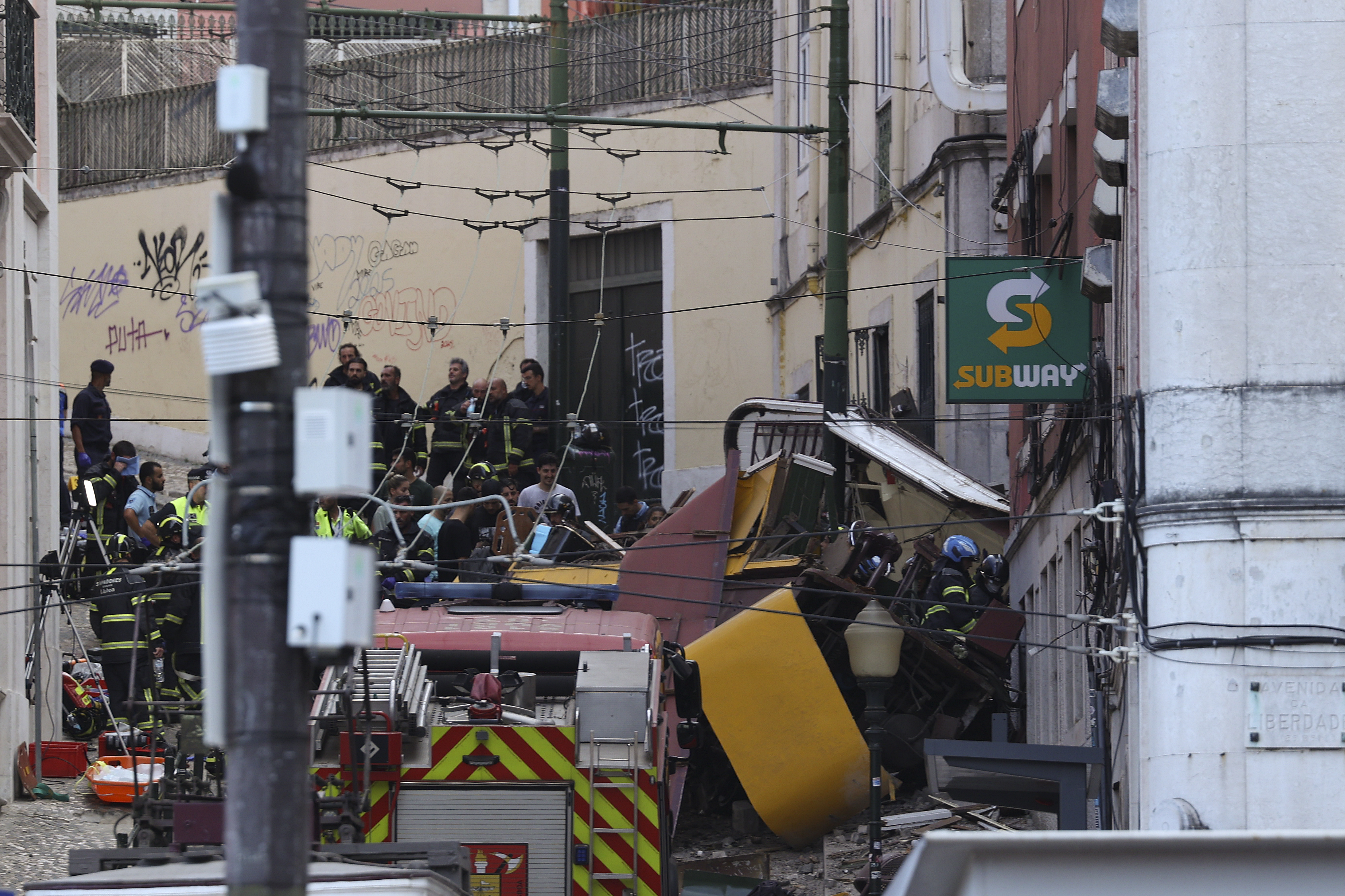 Elevador da Glória. Cabo “cedeu no ponto de fixação" da cabina que descarrilou